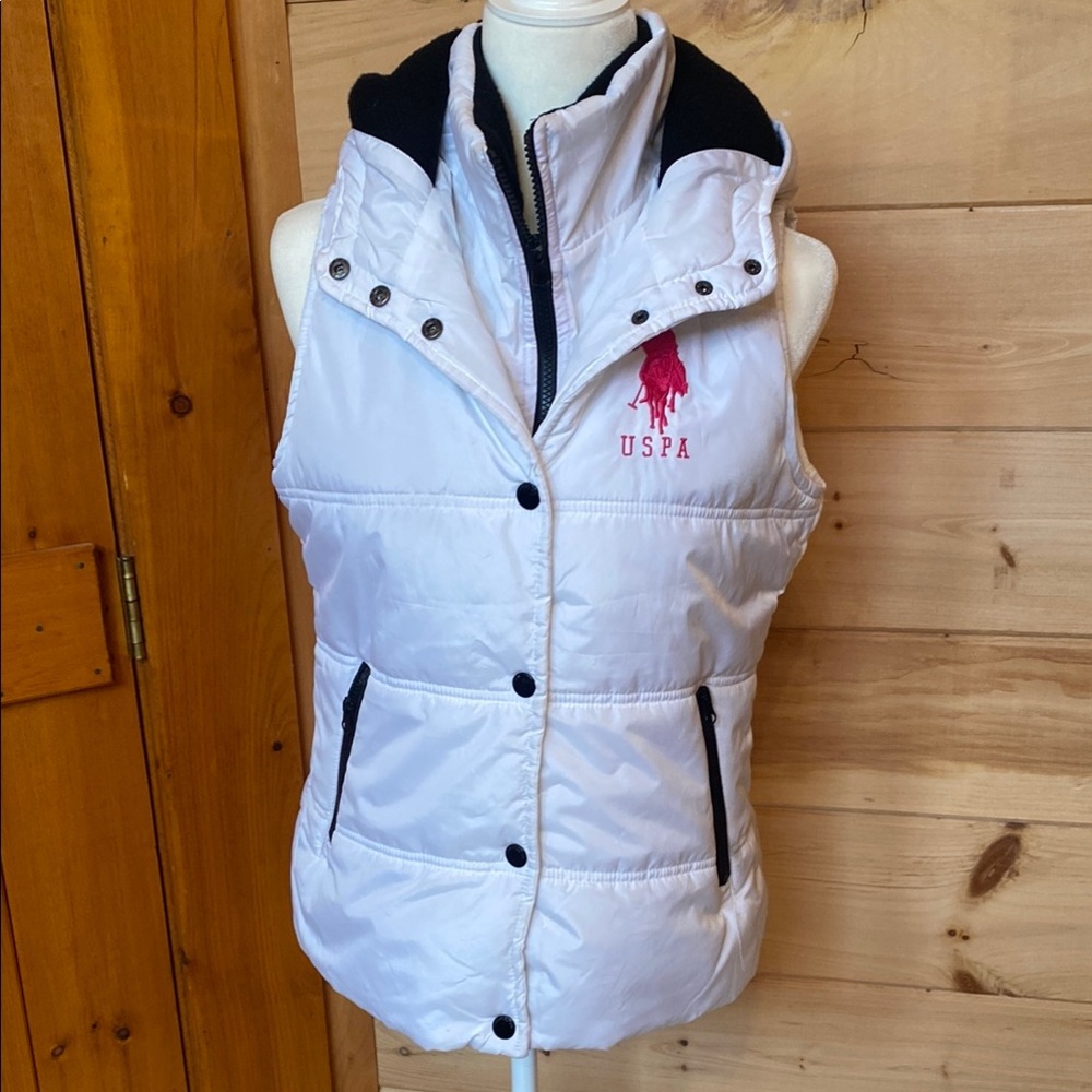 US Polo association Puffer Vest, sz M Cabincore. Snap front with hood